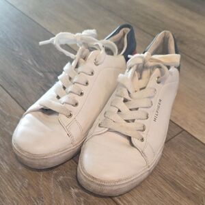 Tommy Hilfiger Classic White Lace-Up Sneakers